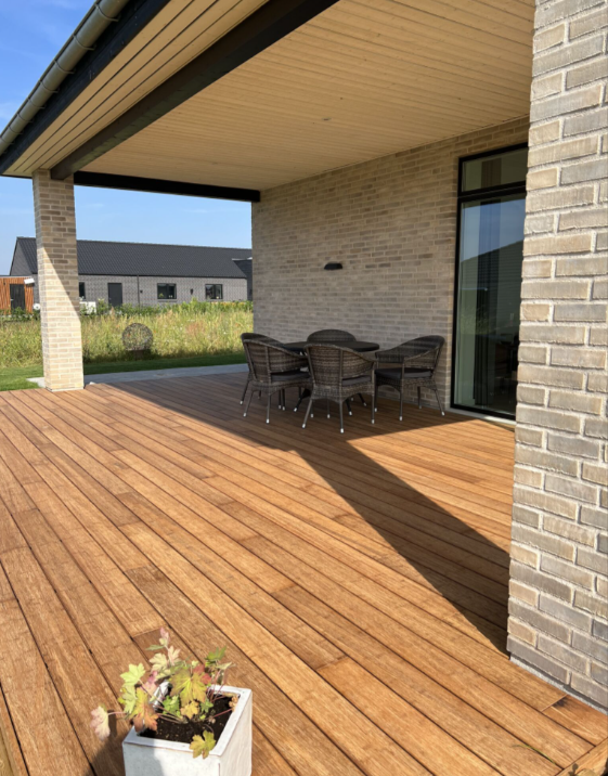 Die witterungsbeständigen Terrassendielen Campoverde.