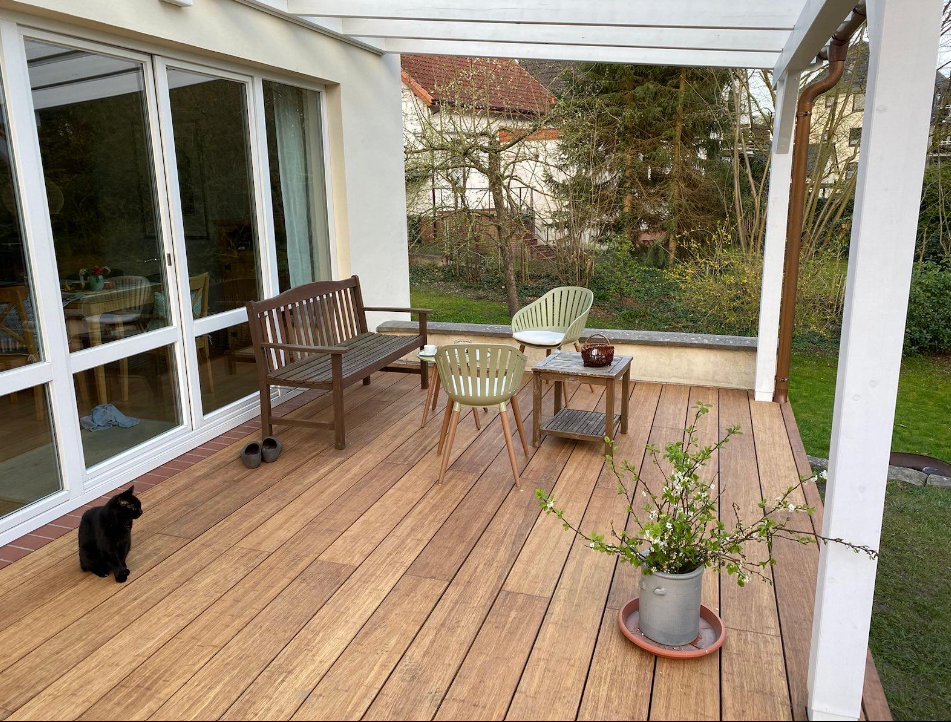 Die nachhaltige Terrassendiele Desaro aus Bambus.