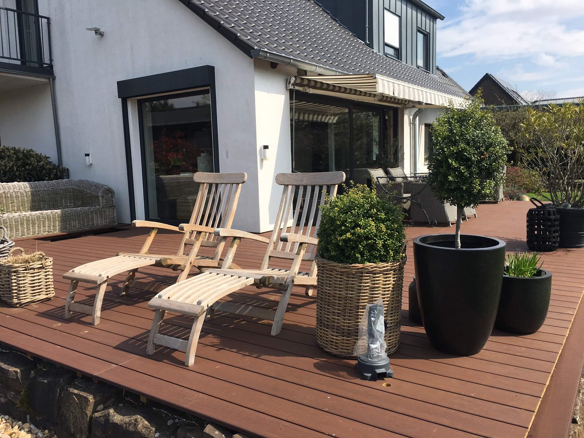 Eine Terrassendiele aus Bambus von aMbooo als Austauschholz für Ipe.