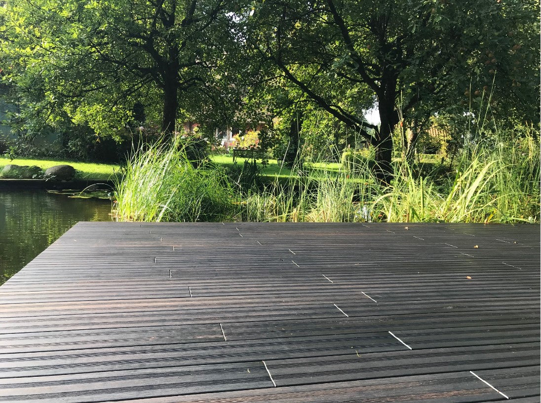 Die Havanna-Santos Terrassendielen verlegt mit französischer Profilierung.