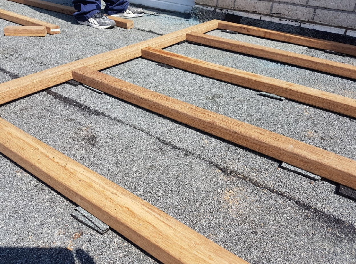 Referenz der verlegten Unterkonstruktion für Terrassendielen.