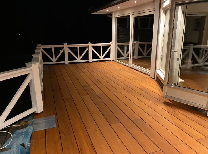 XXL Terrasse bei Nacht.