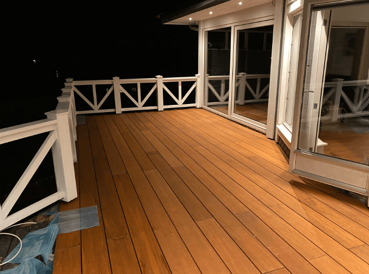 Die Terrassendiele Supreme-Vinales bei Nacht.