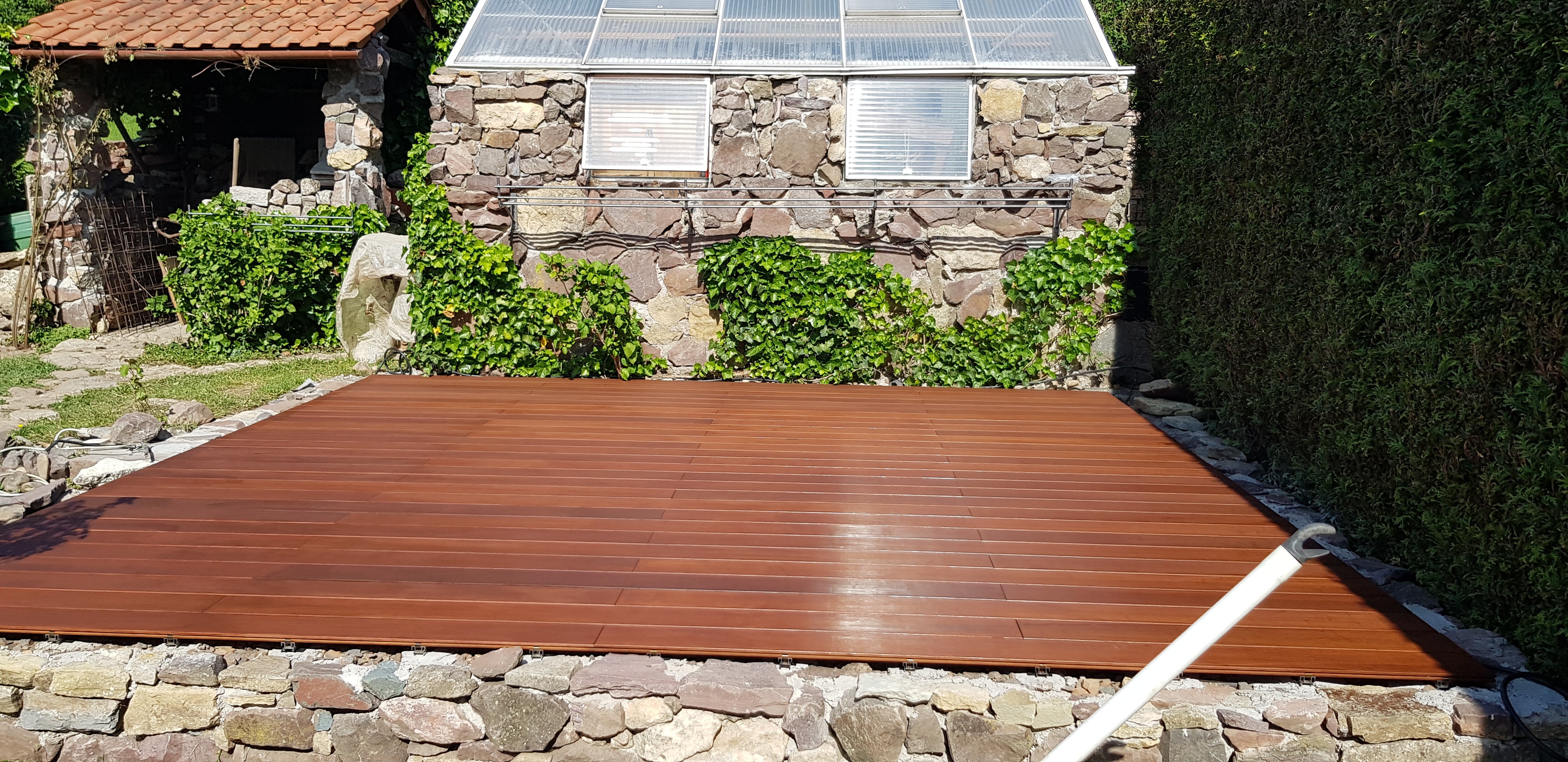 Terrassendiele Supreme-Vinales geölt.