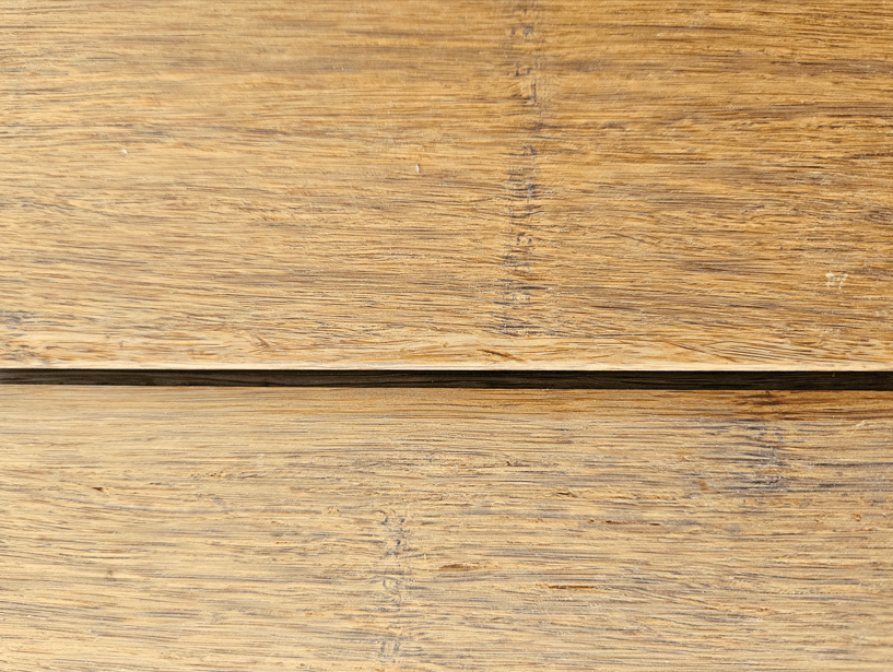 Bei dieser Nahaufnahme der montierten Closed Decking Dielen sieht man die kleine 3mm microfuge.