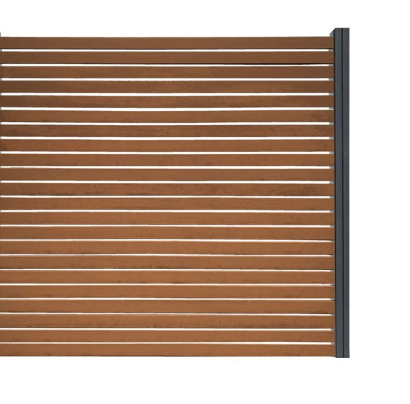 Moderner Bambus Sichtschutzzaun mit horizontalen Bambus Rhombuschleisten in warmen braunton und anthrazitfarbenen Metallpfosten, Typ Rhombi von ambooo.