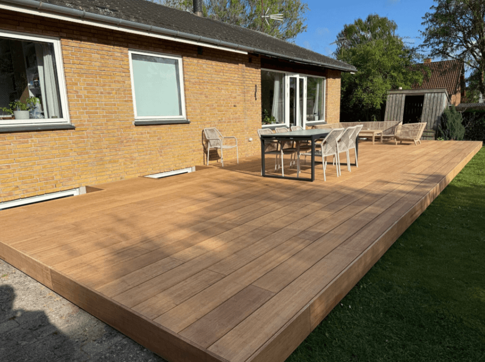 die natur helle Bambusdiele Cristobal aus der Cloesd Decking serie mit einer nur 3mm Microuge.