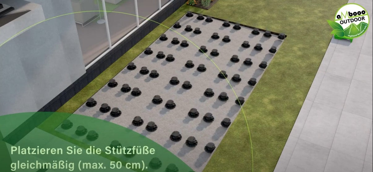 Gleichmäßig auf einer vorbereiteten Fläche verteilte Stelzlager (Stützfüße) für eine Bambus-Terrasse mit einem maximalen Abstand von 50 cm als Grundlage für die Unterkonstruktion.