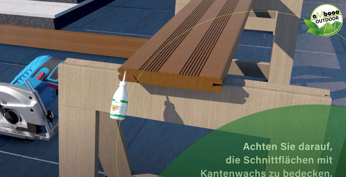 Die Schnittflächen einer Bambus-Terrassendiele werden nach dem Zuschnitt mit Kantenwachs versiegelt, um sie vor Feuchtigkeit und Witterungseinflüssen zu schützen.
