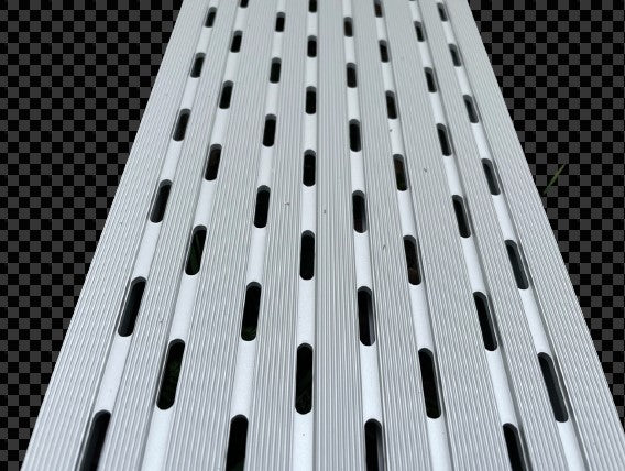 terrassen-drainage-weiss-mit-entwaesserungsschlitzen