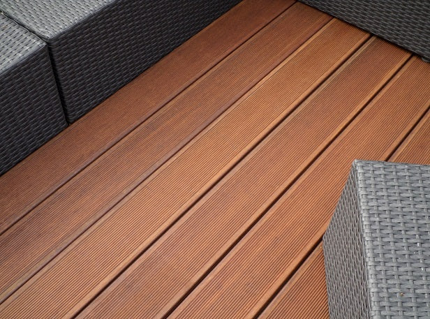 Unsere Terrassendielen Primus-Trinidad vorgeölt mit der Öl-Farbe Coffee.